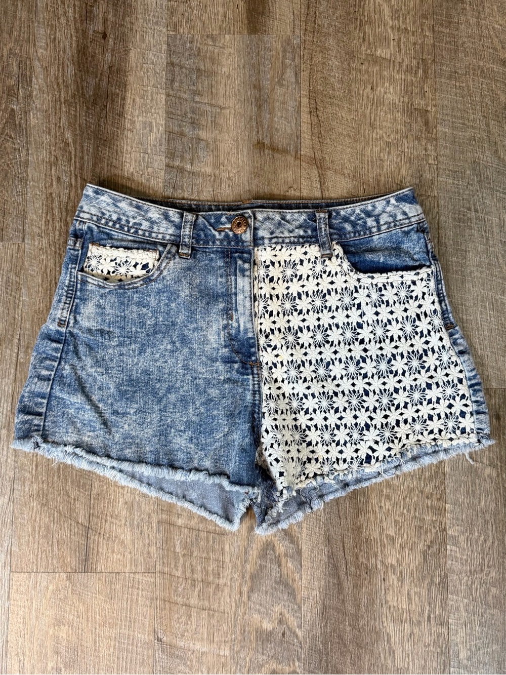 Celebrity Pink Jeans Denim Shorts 8 Crochet Lace Acid Wash Cutoff Boho Festival